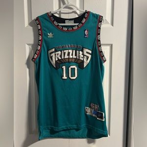 Very rare Vancouver Grizzles men’s basketball jersey